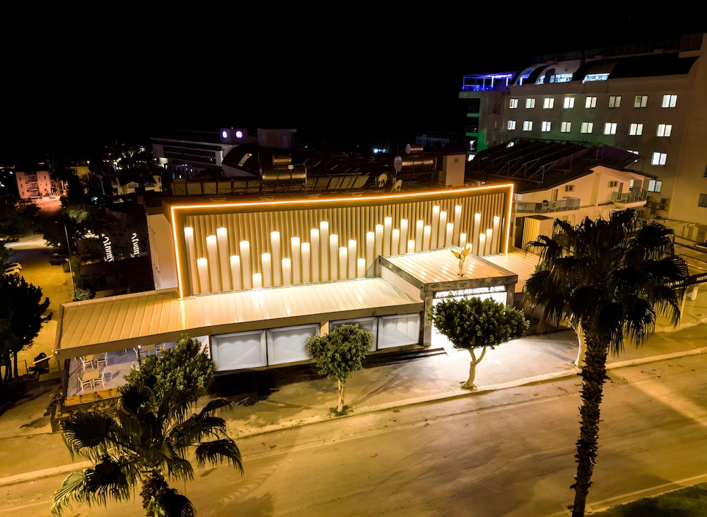 Akdora Elite Hotel & Spa All Inclusive — Hotel building in Side