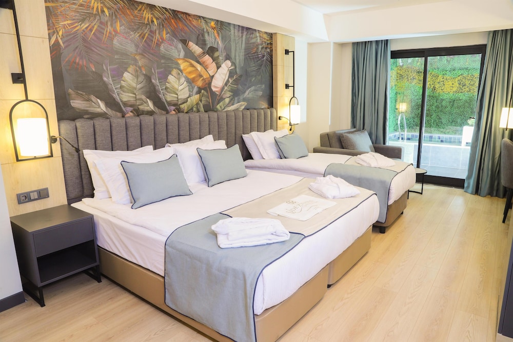 Side Zeugma Hotel — Hotel rooms in Side