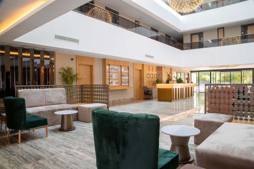 Side Zeugma Hotel — Hotel building in Side