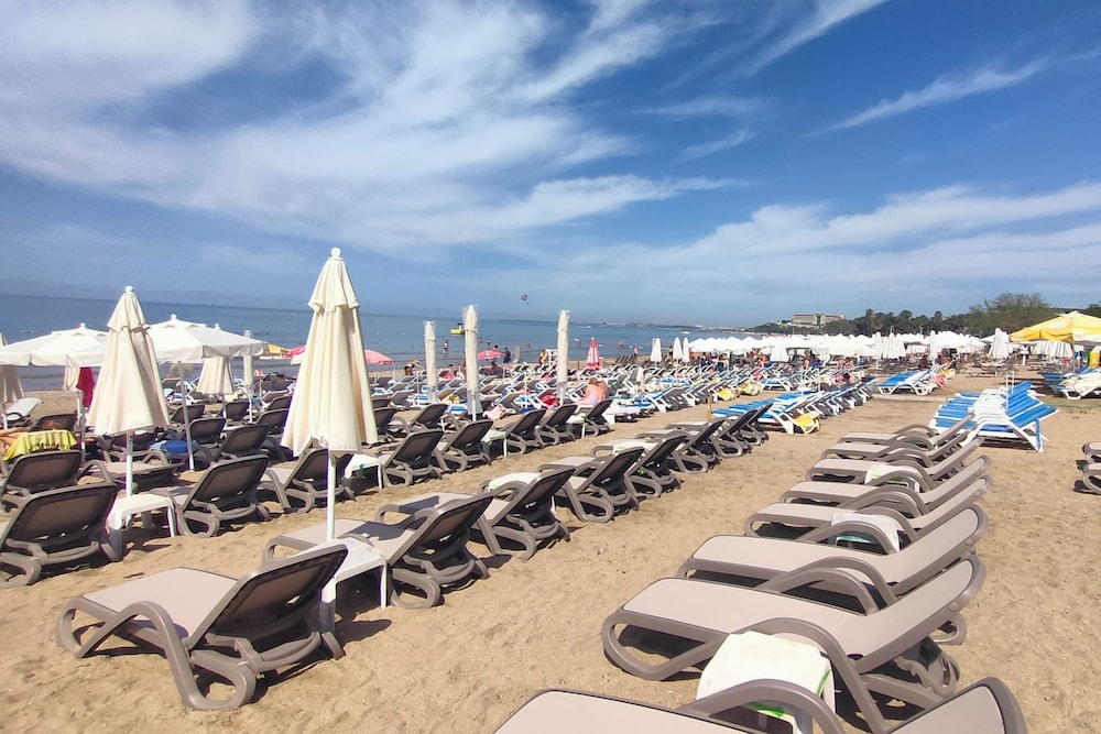 Side Zeugma Hotel — Beach in Side