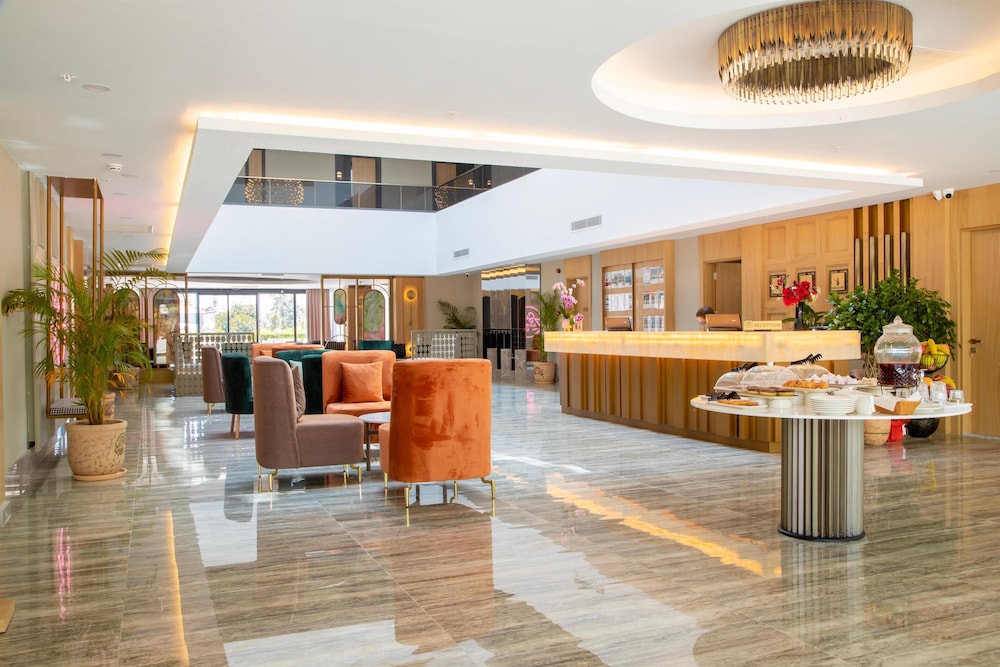 Side Zeugma Hotel — Hotel building in Side