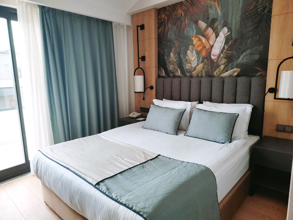 Side Zeugma Hotel — Hotel rooms in Side