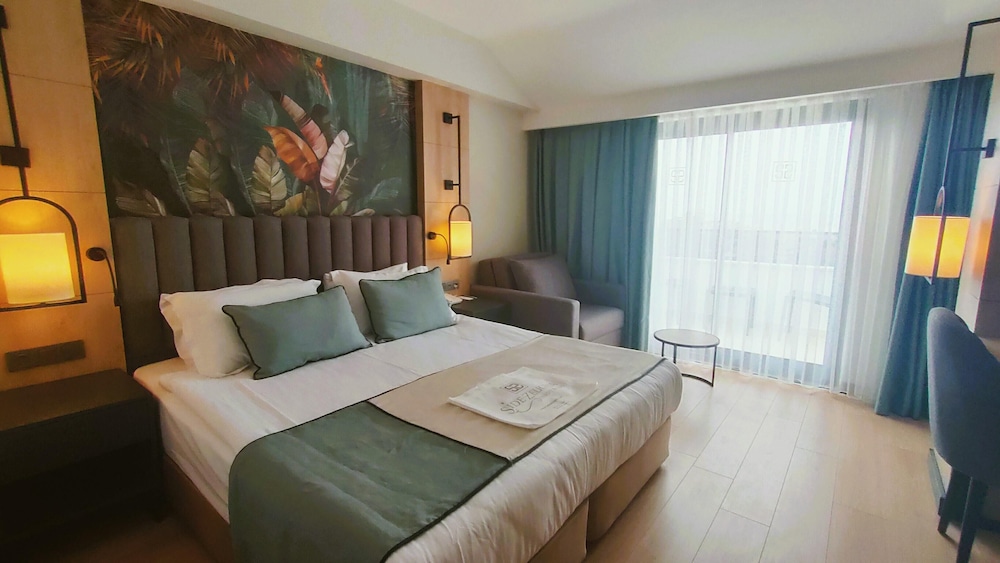 Side Zeugma Hotel — Hotel rooms in Side