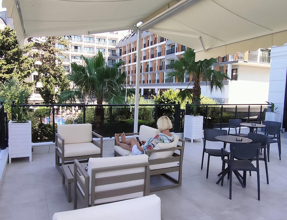 Side Zeugma Hotel — Restaurant & bars in Side