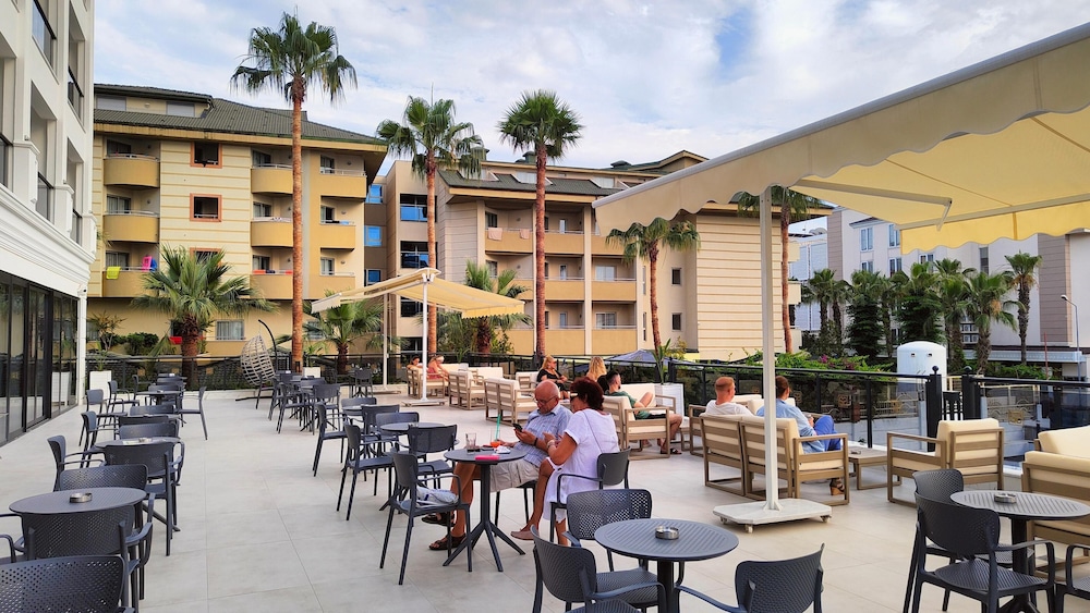 Side Zeugma Hotel — Restaurant & bars in Side