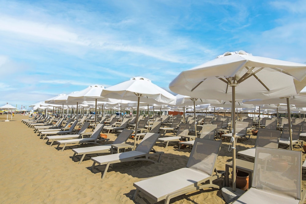 Side Zeugma Hotel — Beach in Side