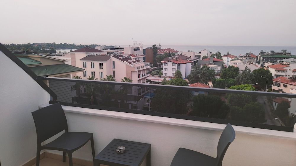 Side Zeugma Hotel — Hotel rooms in Side