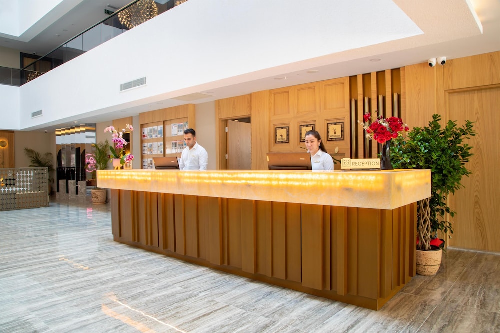 Side Zeugma Hotel — Hotel building in Side
