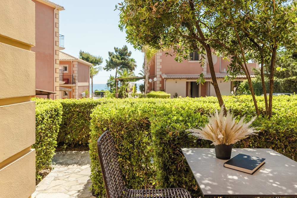 Makis Hotel Skala — Hotel building in Skala (Kefalonia), Ionian Islands