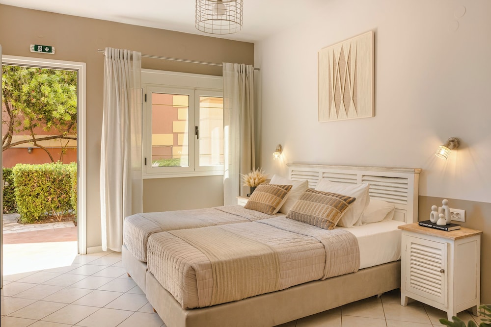 Makis Hotel Skala — Hotel rooms in Skala (Kefalonia), Ionian Islands