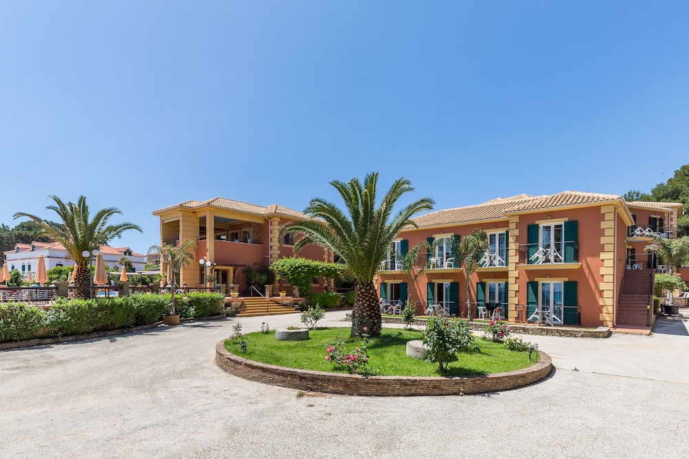 Makis Hotel Skala — Hotel building in Skala (Kefalonia), Ionian Islands