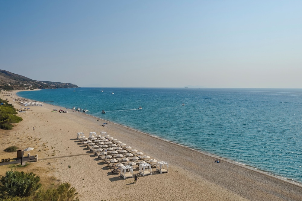 Makis Hotel Skala — Beach in Skala (Kefalonia), Ionian Islands