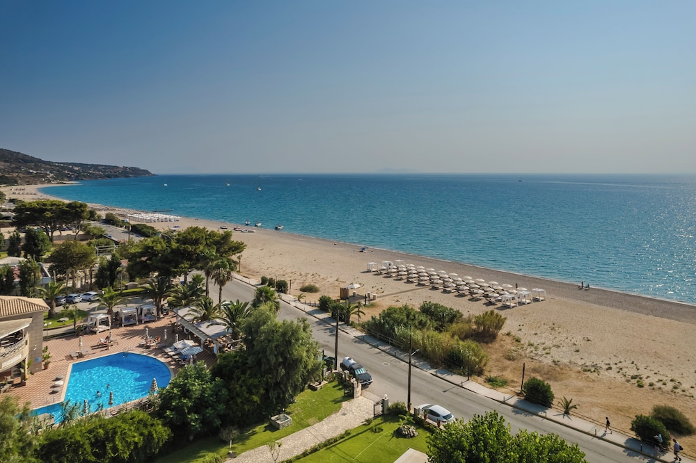 Makis Hotel Skala — Beach in Skala (Kefalonia), Ionian Islands