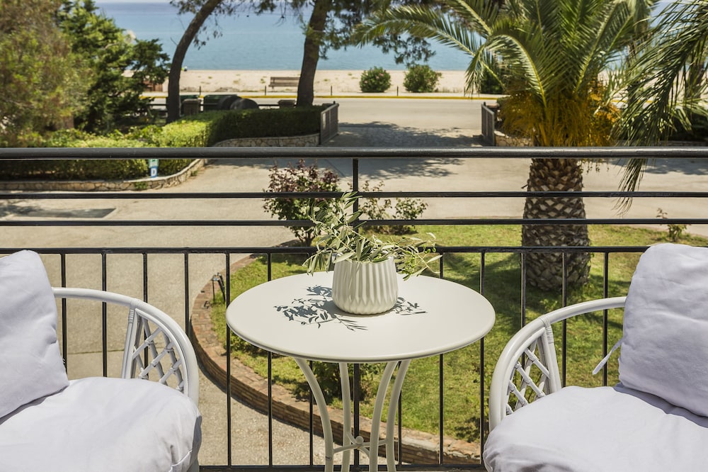 Makis Hotel Skala — Beach in Skala (Kefalonia), Ionian Islands