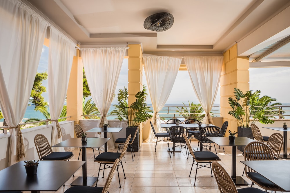 Makis Hotel Skala — Restaurant & bars in Skala (Kefalonia), Ionian Islands