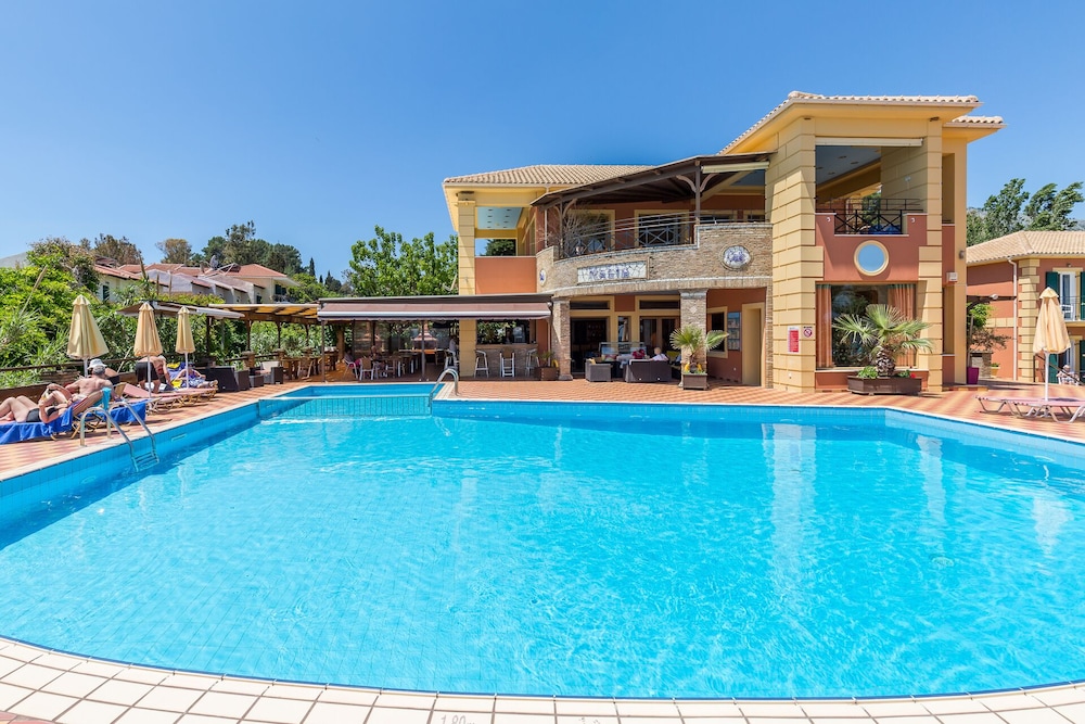 Makis Hotel Skala — Swimming pool in Skala (Kefalonia), Ionian Islands