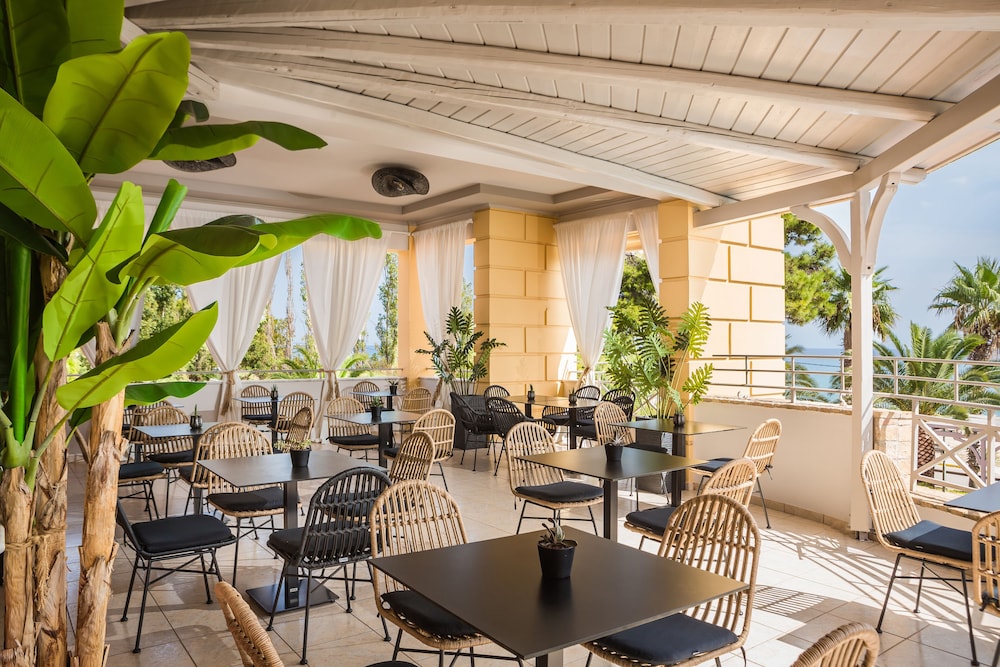 Makis Hotel Skala — Restaurant & bars in Skala (Kefalonia), Ionian Islands