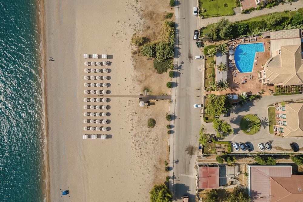 Makis Hotel Skala — Beach in Skala (Kefalonia), Ionian Islands