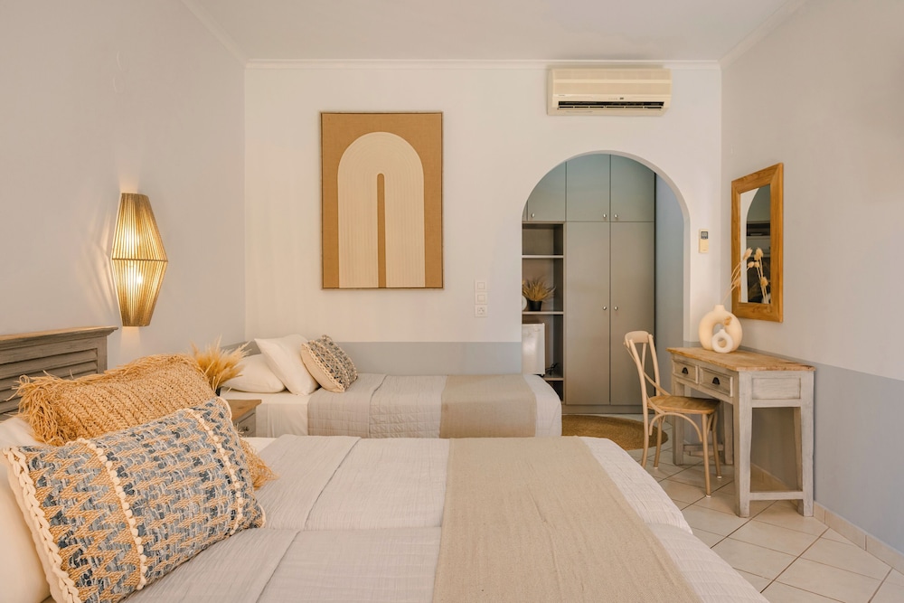 Makis Hotel Skala — Hotel rooms in Skala (Kefalonia), Ionian Islands