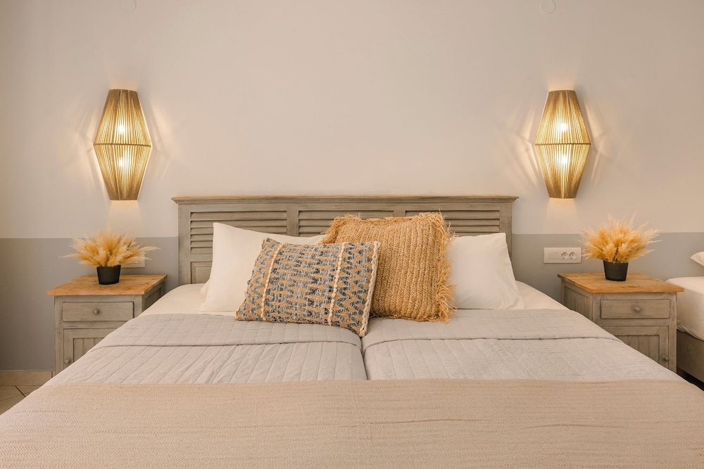 Makis Hotel Skala — Hotel rooms in Skala (Kefalonia), Ionian Islands