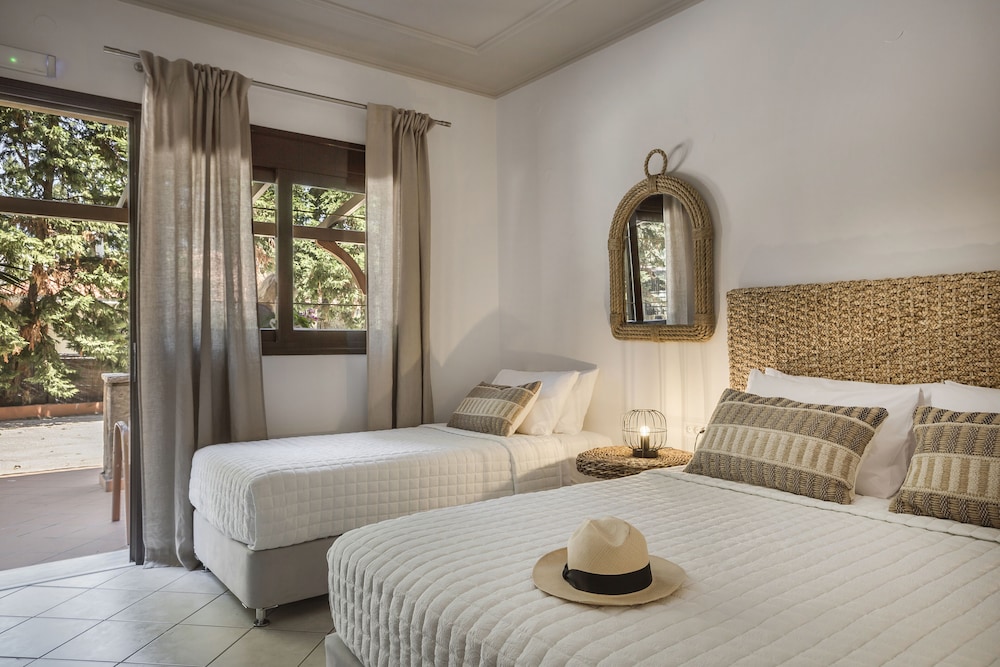 Makis Hotel Skala — Hotel rooms in Skala (Kefalonia), Ionian Islands
