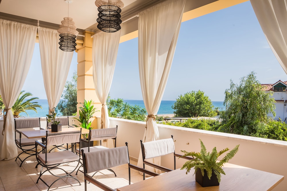 Makis Hotel Skala — Restaurant & bars in Skala (Kefalonia), Ionian Islands