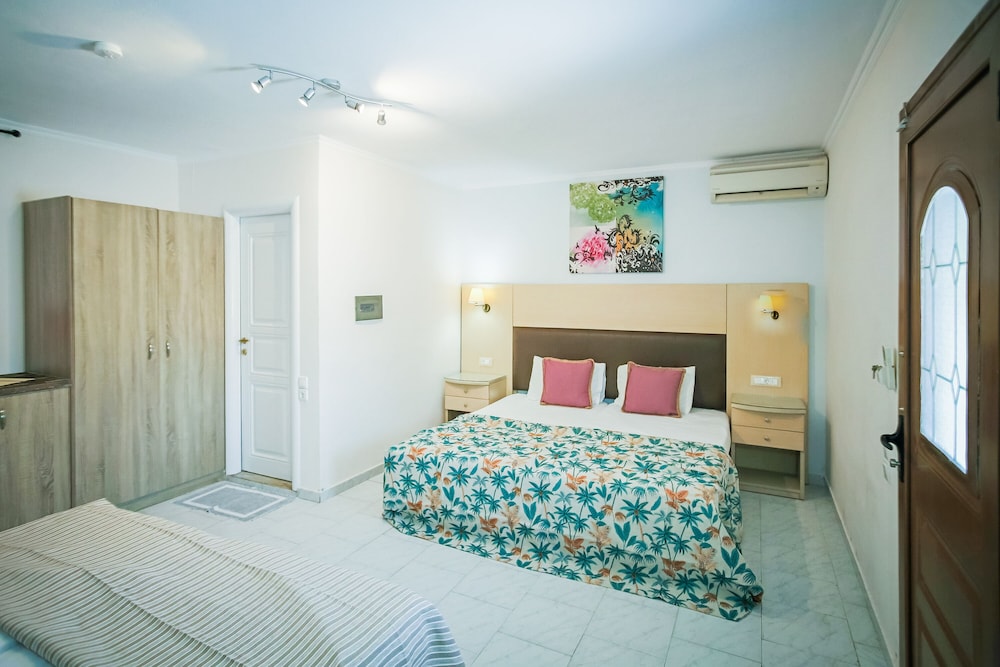 Roseclub Apartments — Hotel rooms in Laganas, Ionian Islands