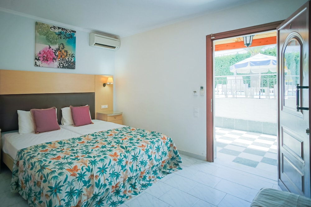 Roseclub Apartments — Hotel rooms in Laganas, Ionian Islands