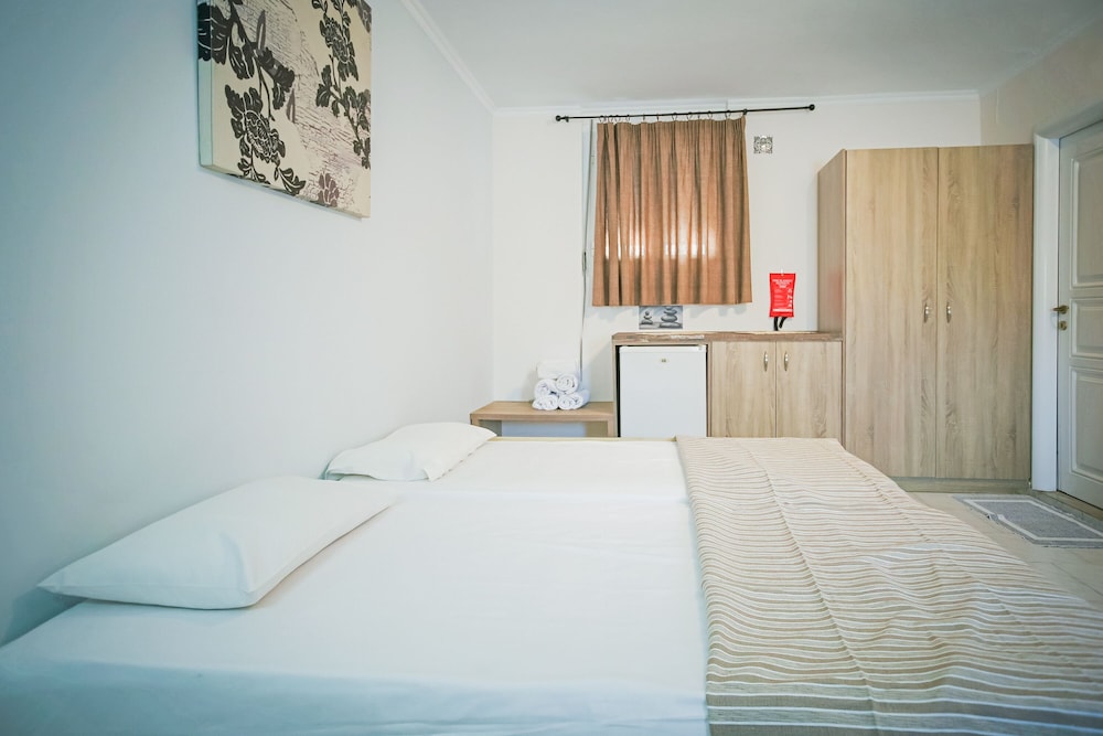 Roseclub Apartments — Hotel rooms in Laganas, Ionian Islands