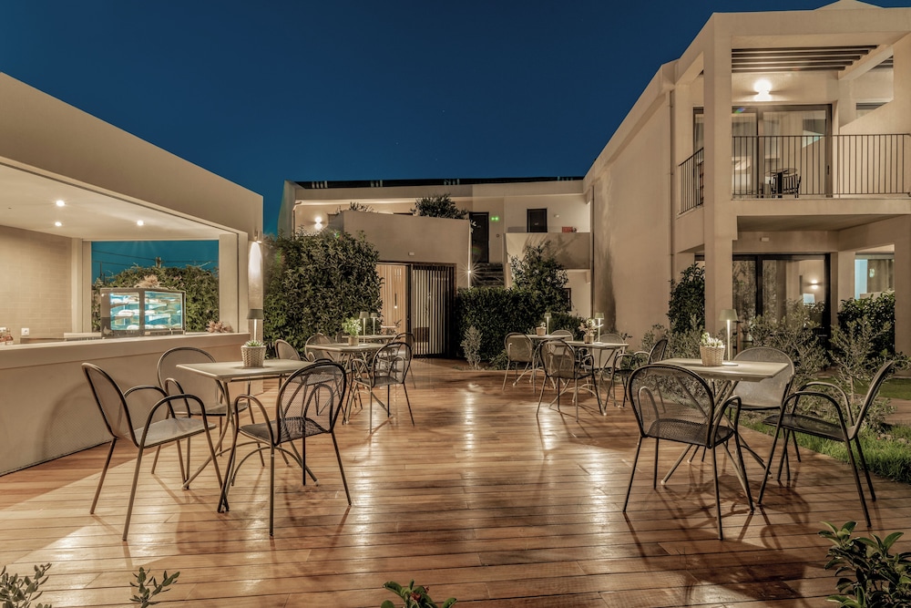New Beach Hotel — Restaurant & bars in Tsilivi, Ionian Islands