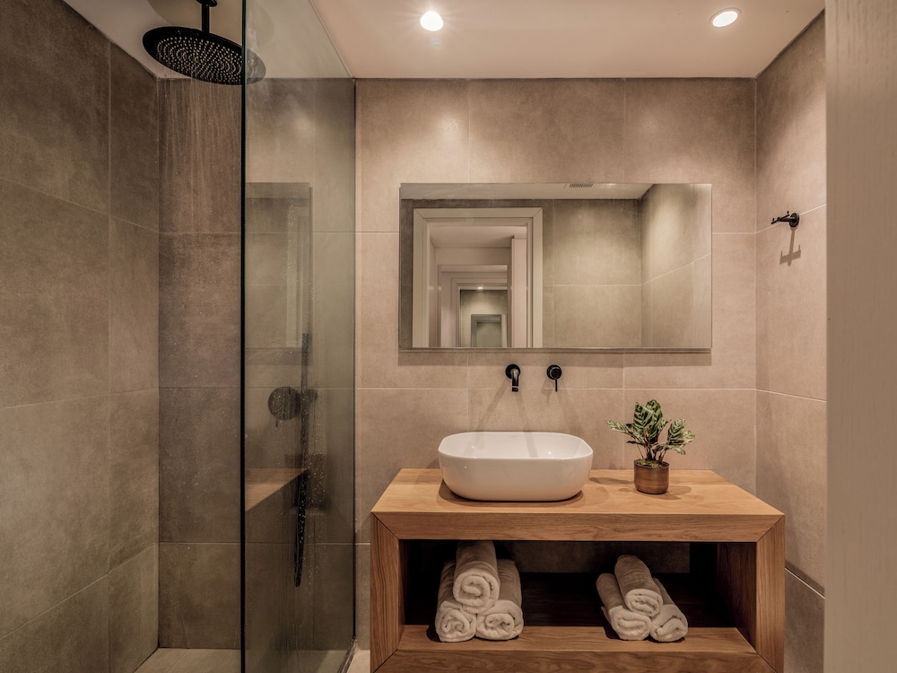 New Beach Hotel — Hotel rooms in Tsilivi, Ionian Islands