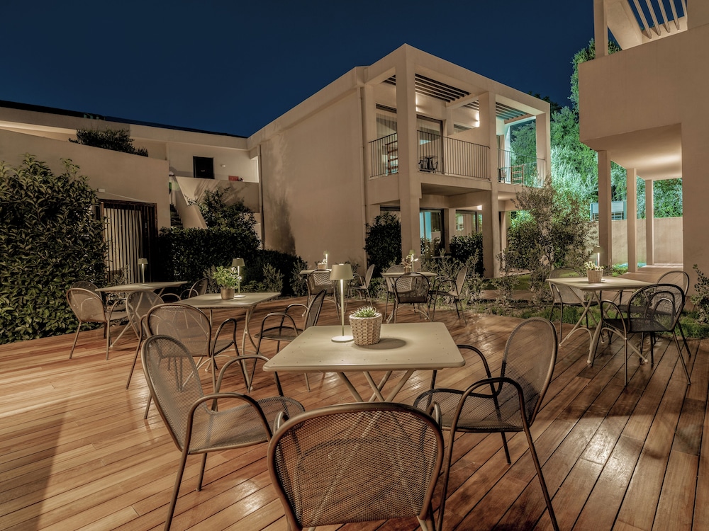 New Beach Hotel — Restaurant & bars in Tsilivi, Ionian Islands
