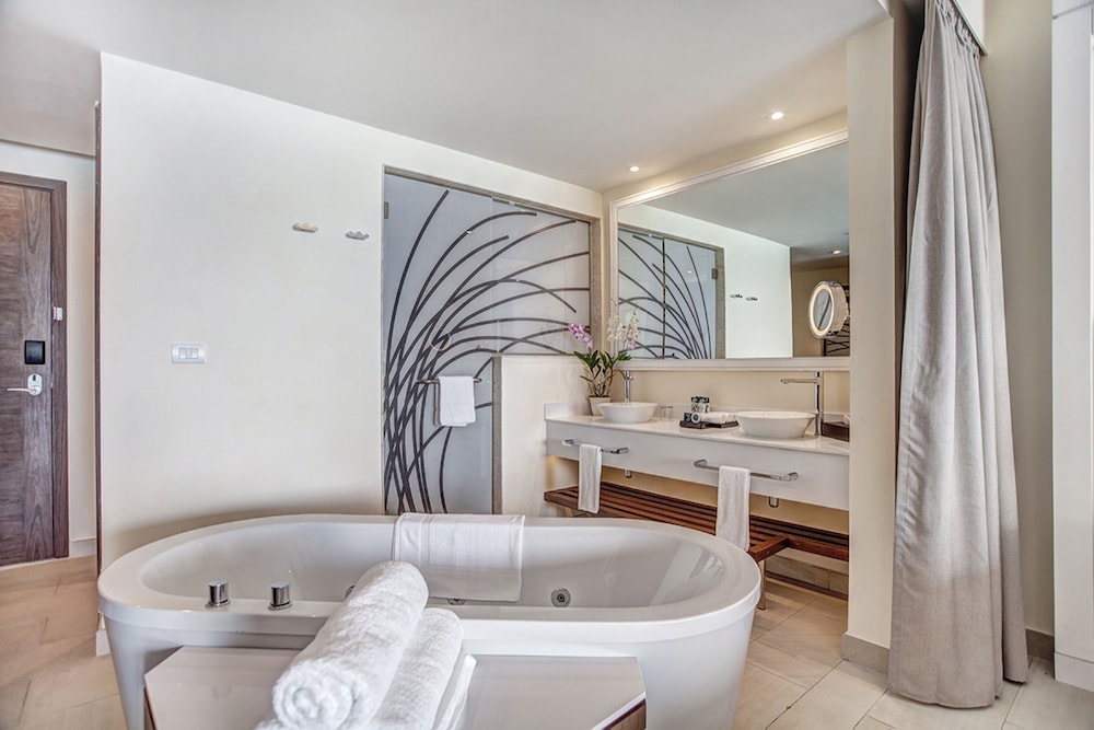 Grand Lido Negril Au-Naturel, An Autograph Collection All-Inclusive Resort - Adults Only — Hotel rooms in Negril