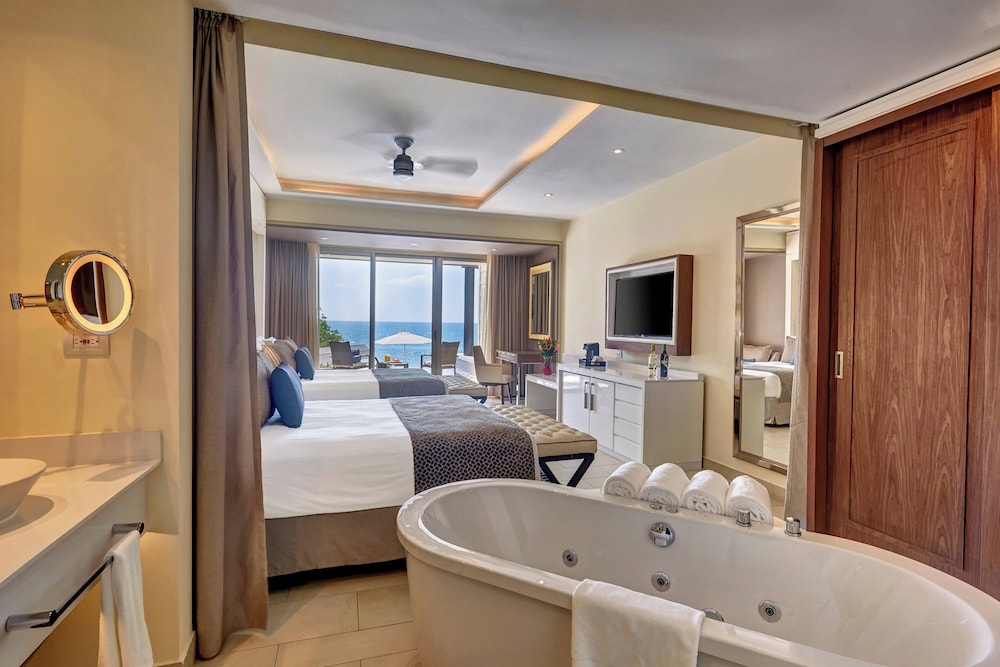Grand Lido Negril Au-Naturel, An Autograph Collection All-Inclusive Resort - Adults Only — Hotel rooms in Negril