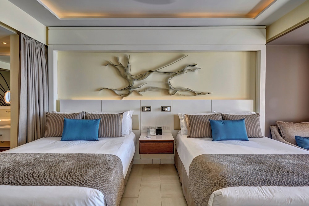 Grand Lido Negril Au-Naturel, An Autograph Collection All-Inclusive Resort - Adults Only — Hotel rooms in Negril