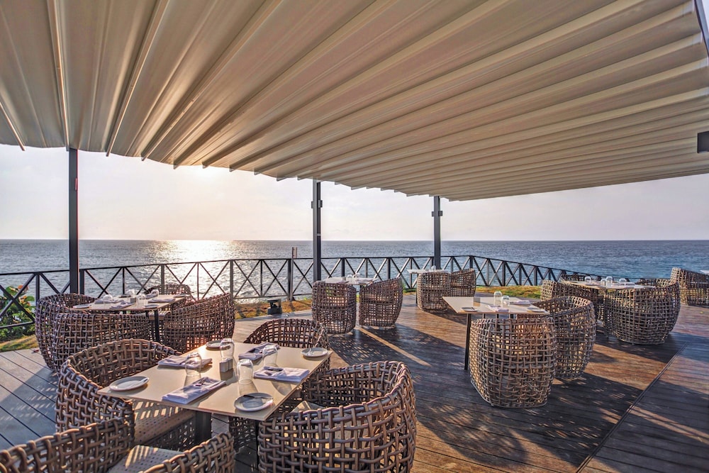 Grand Lido Negril Au-Naturel, An Autograph Collection All-Inclusive Resort - Adults Only — Restaurant & bars in Negril