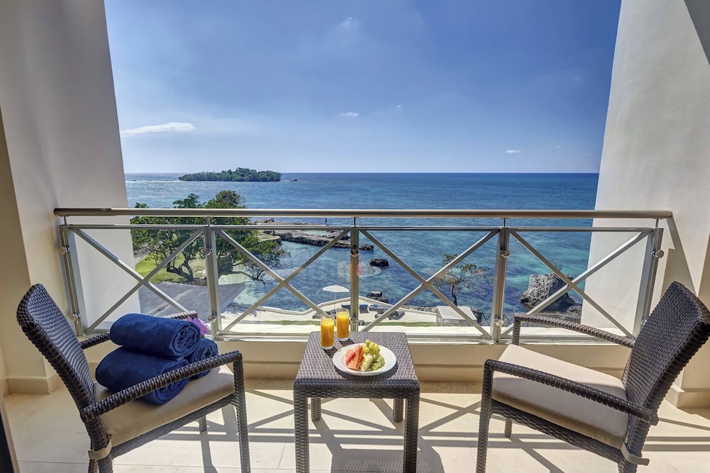 Grand Lido Negril Au-Naturel, An Autograph Collection All-Inclusive Resort - Adults Only — Hotel rooms in Negril