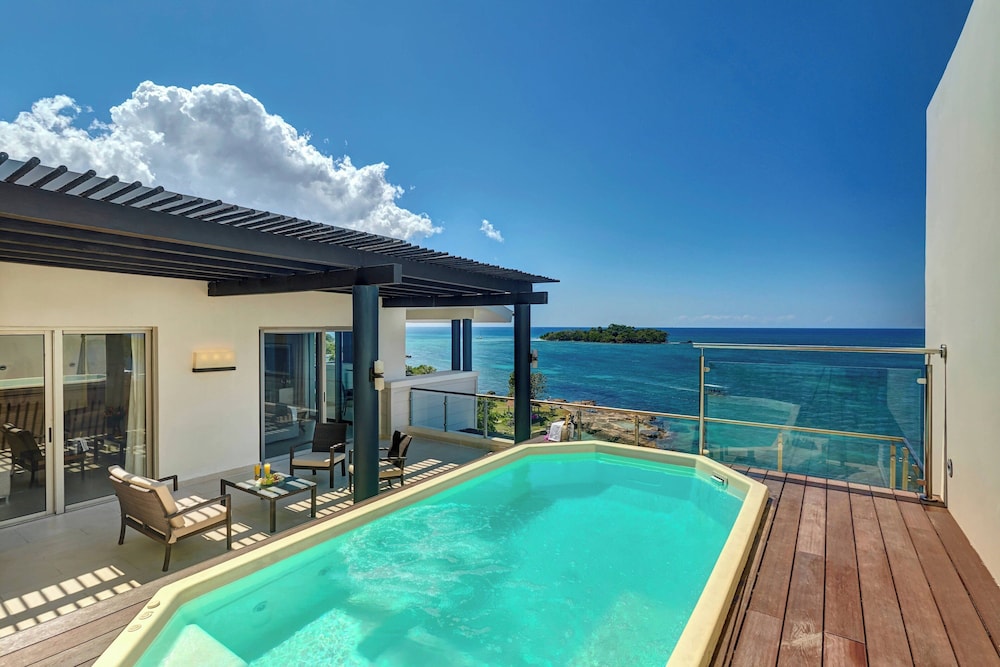 Grand Lido Negril Au-Naturel, An Autograph Collection All-Inclusive Resort - Adults Only — Swimming pool in Negril