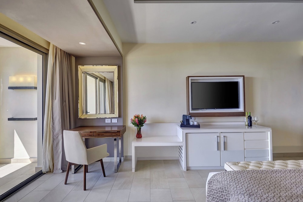 Grand Lido Negril Au-Naturel, An Autograph Collection All-Inclusive Resort - Adults Only — Hotel rooms in Negril