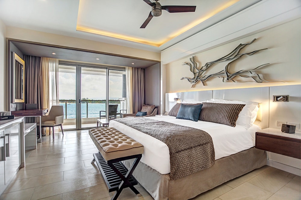 Grand Lido Negril Au-Naturel, An Autograph Collection All-Inclusive Resort - Adults Only — Hotel rooms in Negril