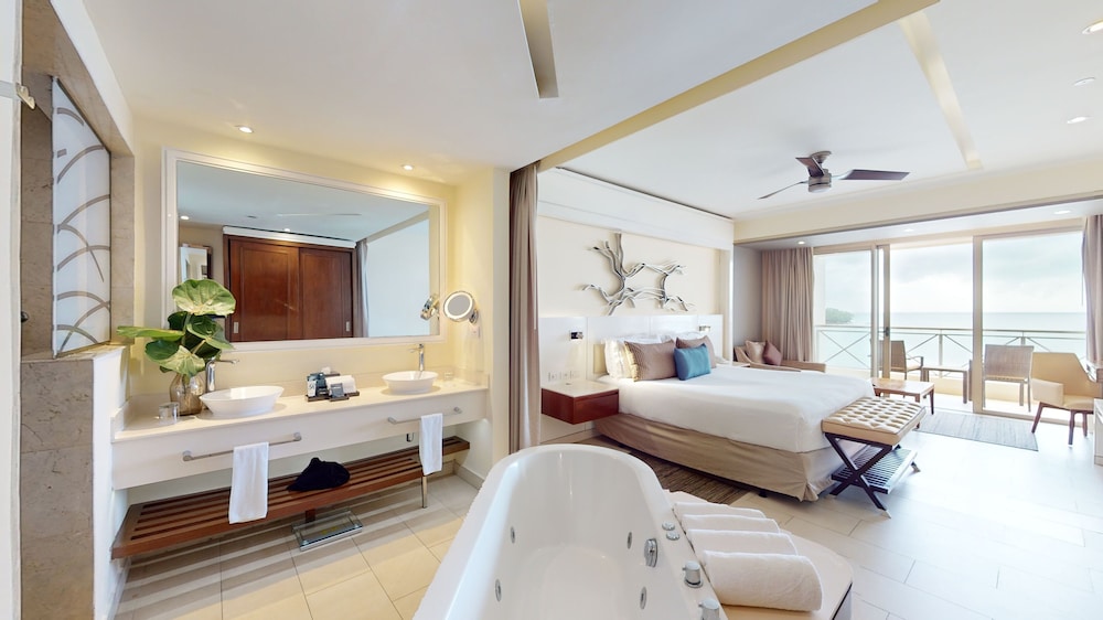 Grand Lido Negril Au-Naturel, An Autograph Collection All-Inclusive Resort - Adults Only — Hotel rooms in Negril
