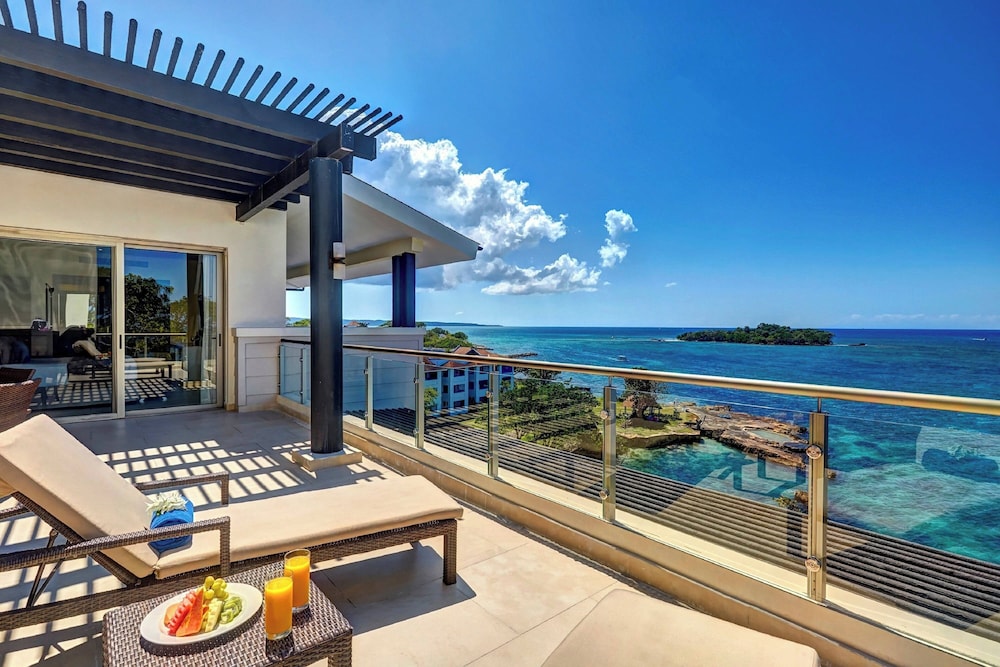 Grand Lido Negril Au-Naturel, An Autograph Collection All-Inclusive Resort - Adults Only — Hotel rooms in Negril