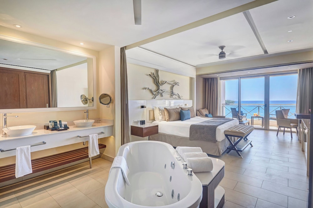Grand Lido Negril Au-Naturel, An Autograph Collection All-Inclusive Resort - Adults Only — Hotel rooms in Negril