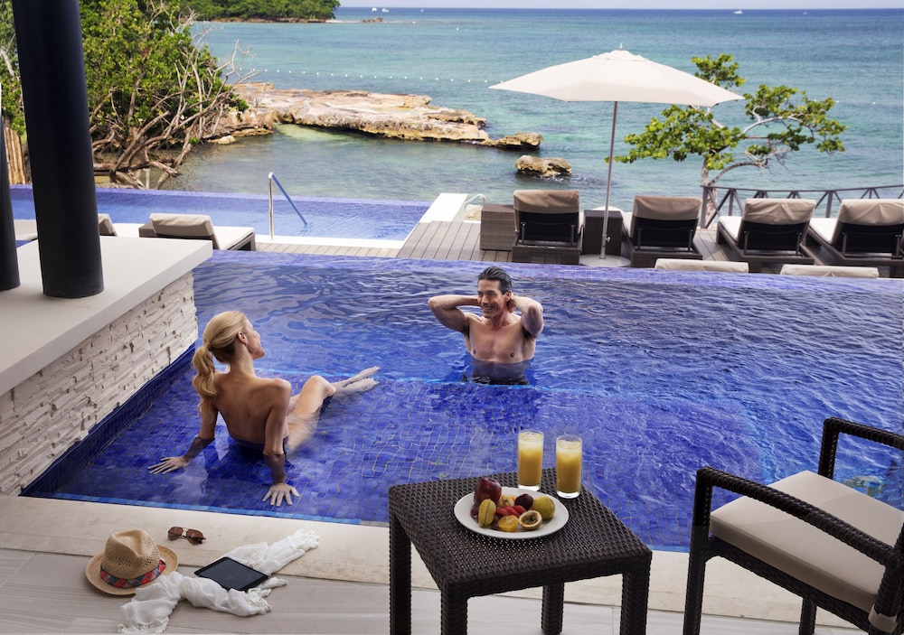 Grand Lido Negril Au-Naturel, An Autograph Collection All-Inclusive Resort - Adults Only — Swimming pool in Negril
