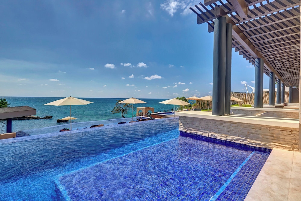 Grand Lido Negril Au-Naturel, An Autograph Collection All-Inclusive Resort - Adults Only — Swimming pool in Negril
