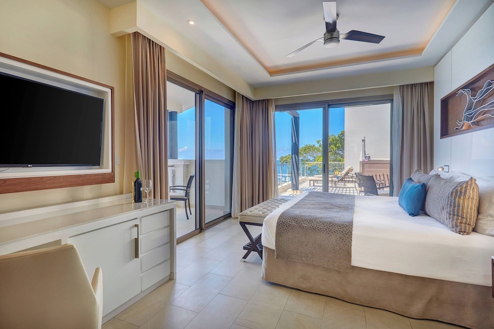 Grand Lido Negril Au-Naturel, An Autograph Collection All-Inclusive Resort - Adults Only — Hotel rooms in Negril