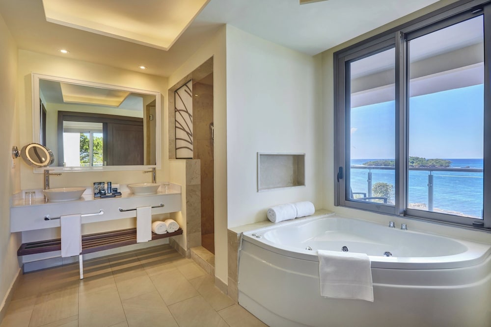 Grand Lido Negril Au-Naturel, An Autograph Collection All-Inclusive Resort - Adults Only — Hotel rooms in Negril