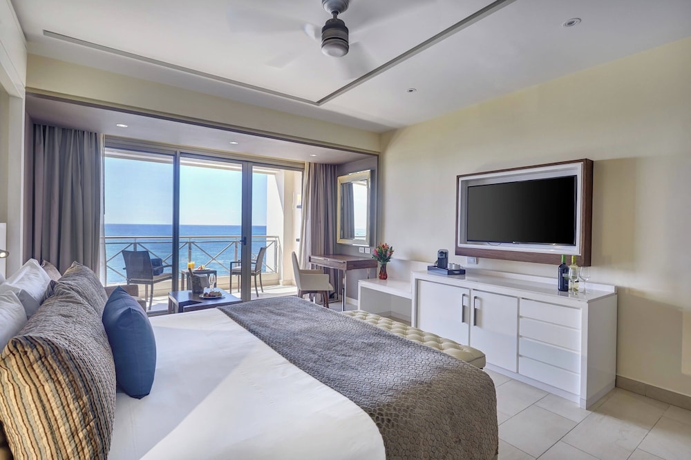 Grand Lido Negril Au-Naturel, An Autograph Collection All-Inclusive Resort - Adults Only — Hotel rooms in Negril