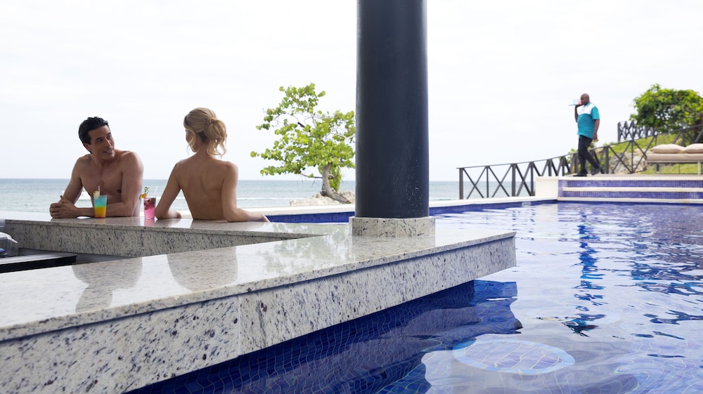 Grand Lido Negril Au-Naturel, An Autograph Collection All-Inclusive Resort - Adults Only — Swimming pool in Negril