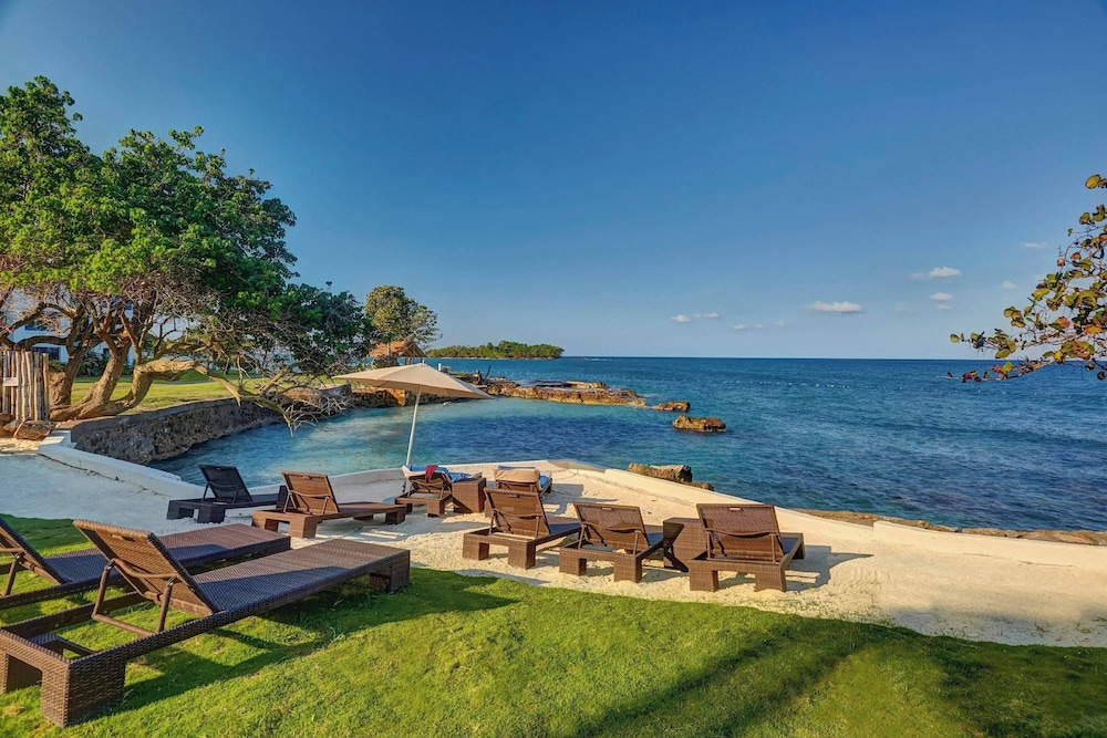 Grand Lido Negril Au-Naturel, An Autograph Collection All-Inclusive Resort - Adults Only — Beach in Negril